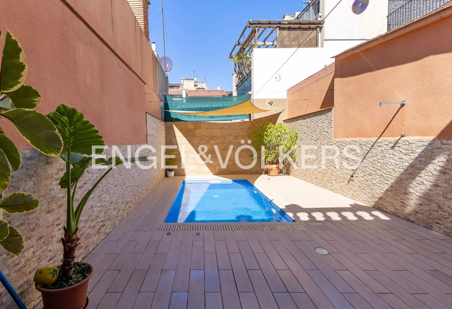 Piscina de Casa o xalet en venda en Barcelona amb Aire condicionat, Calefacció i Parquet