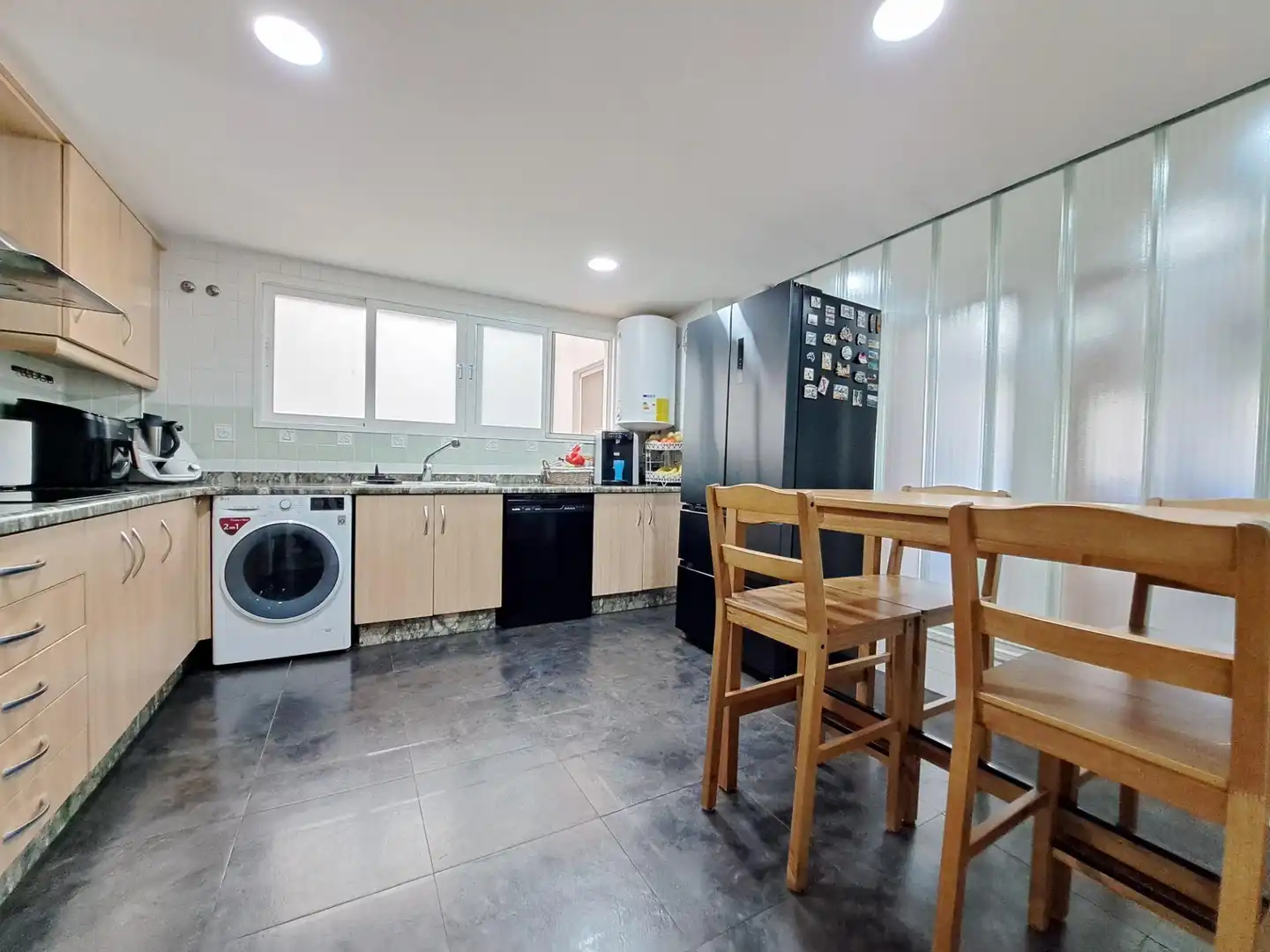 Küche von Wohnung zum Verkauf in Alzira mit Klimaanlage und Balkon