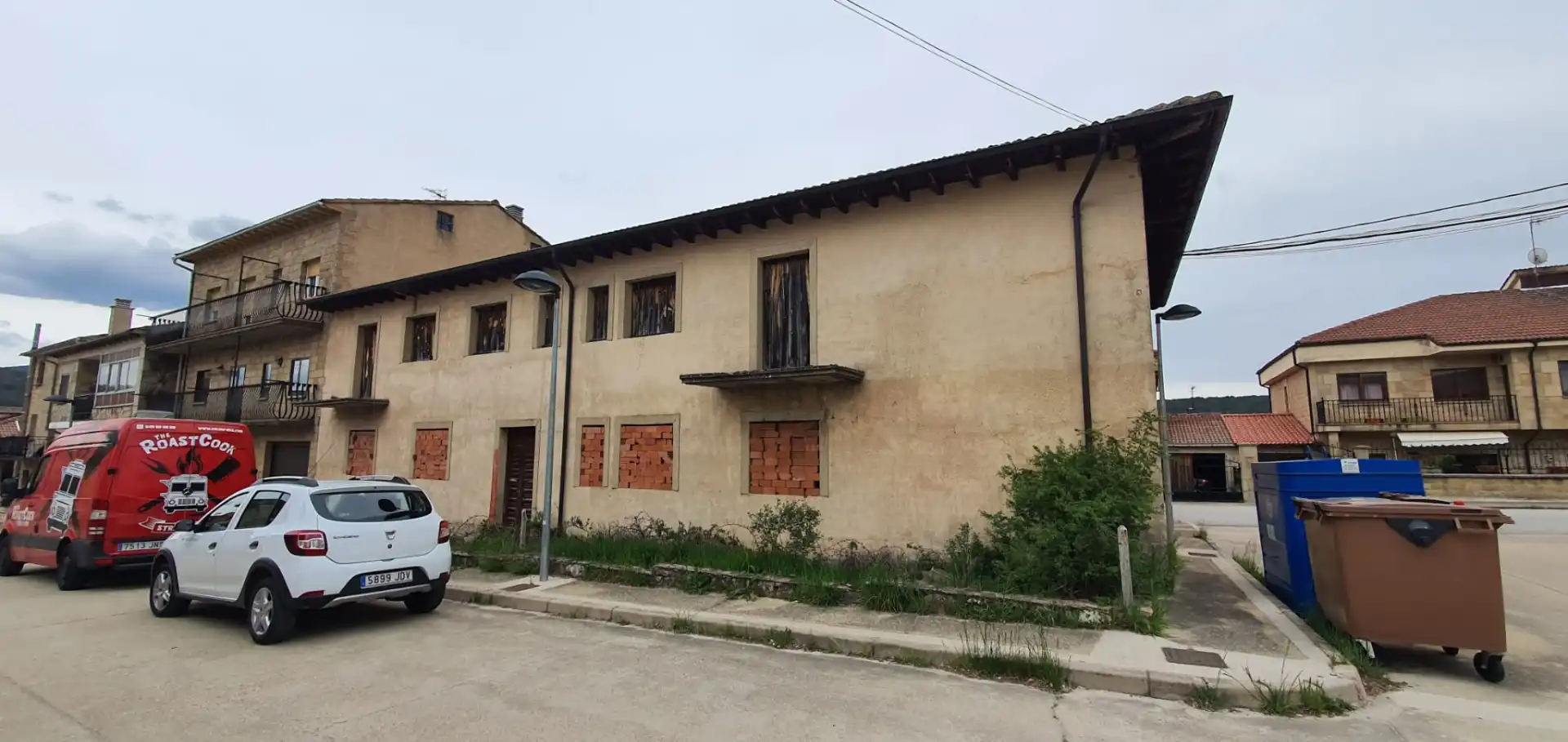 Vista exterior de Casa o xalet en venda en Regumiel de la Sierra amb Jardí privat i Traster