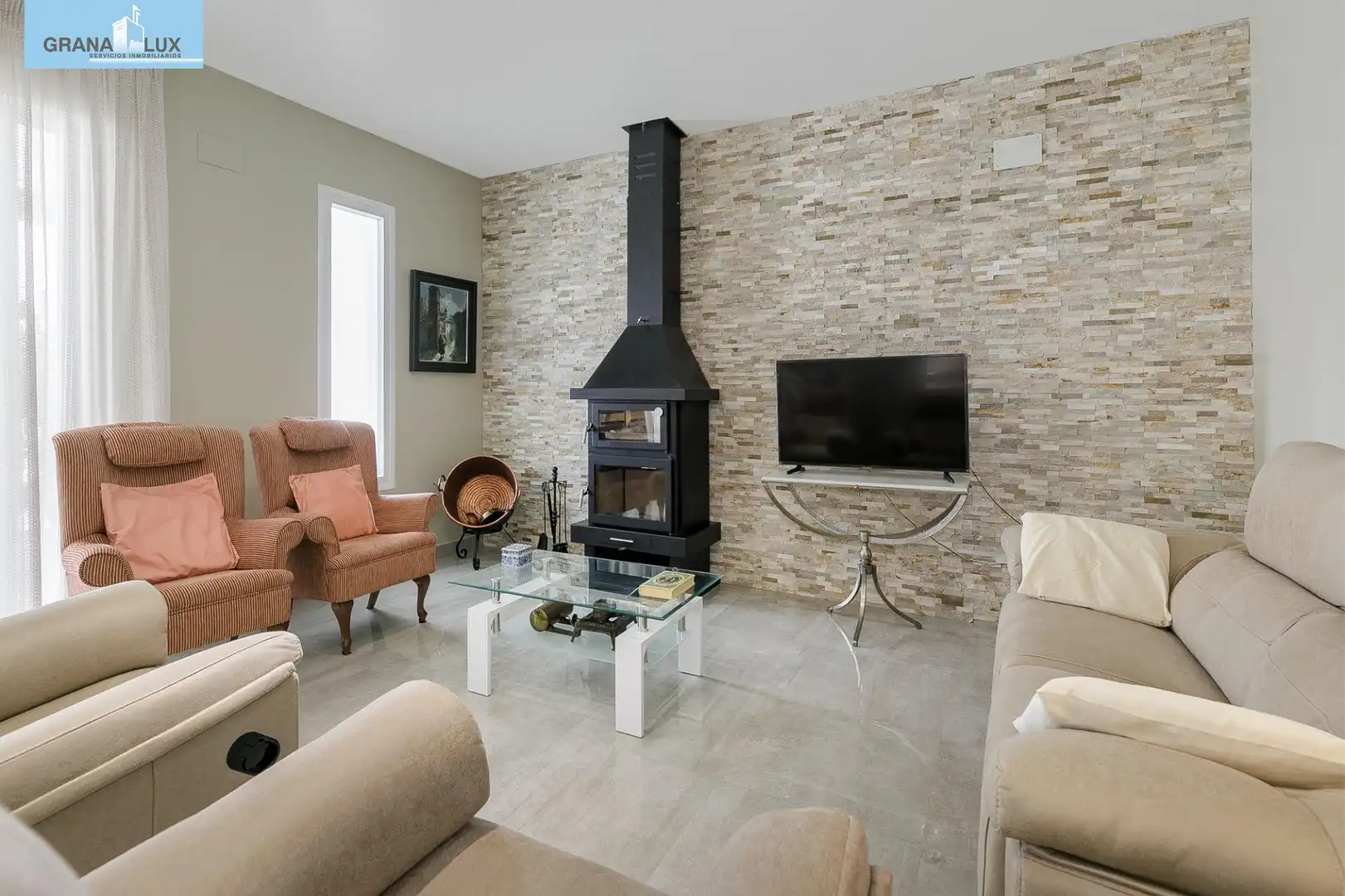 Sala de estar de Casa o chalet en venta en Churriana de la Vega con Aire acondicionado, Jardín privado y Piscina