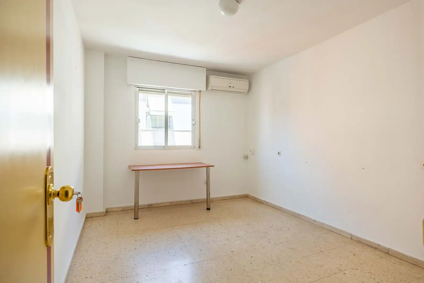 Bedroom of Flat for sale in Sevilla