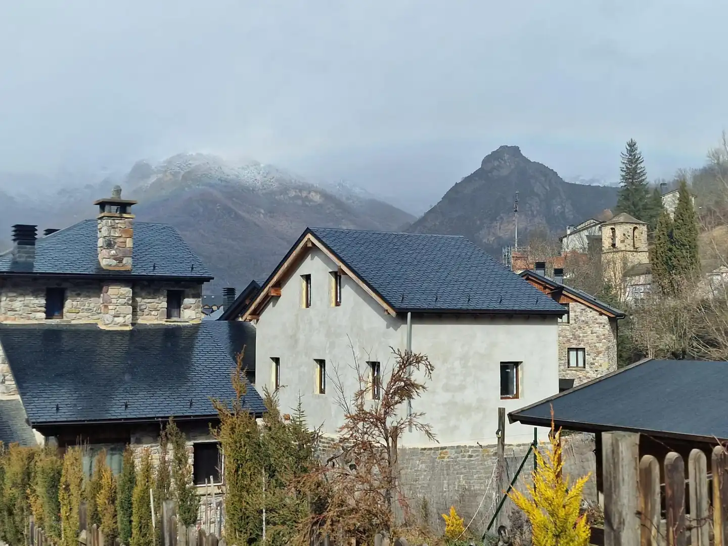 Exterior view of Houses for sale in Sesué, Huesca