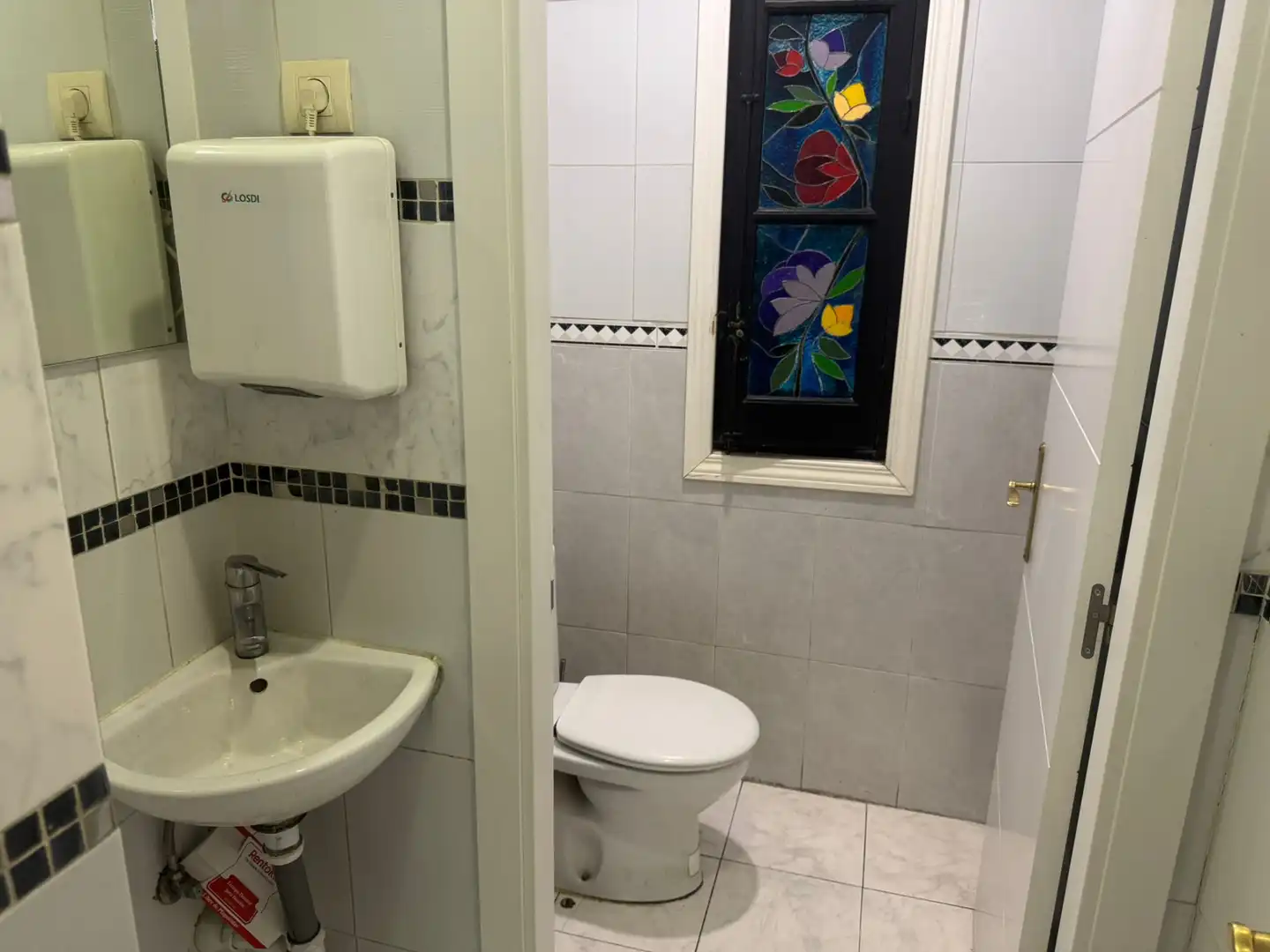 Baño de Local en traspaso en Madrid con Aire acondicionado, Calefacción y Amueblado
