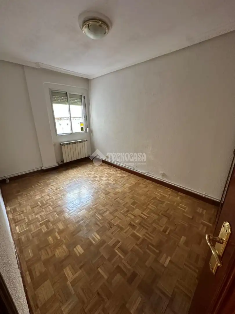 Bedroom of Flat for sale in Madrid  with Heating, Parquet flooring and Terrace