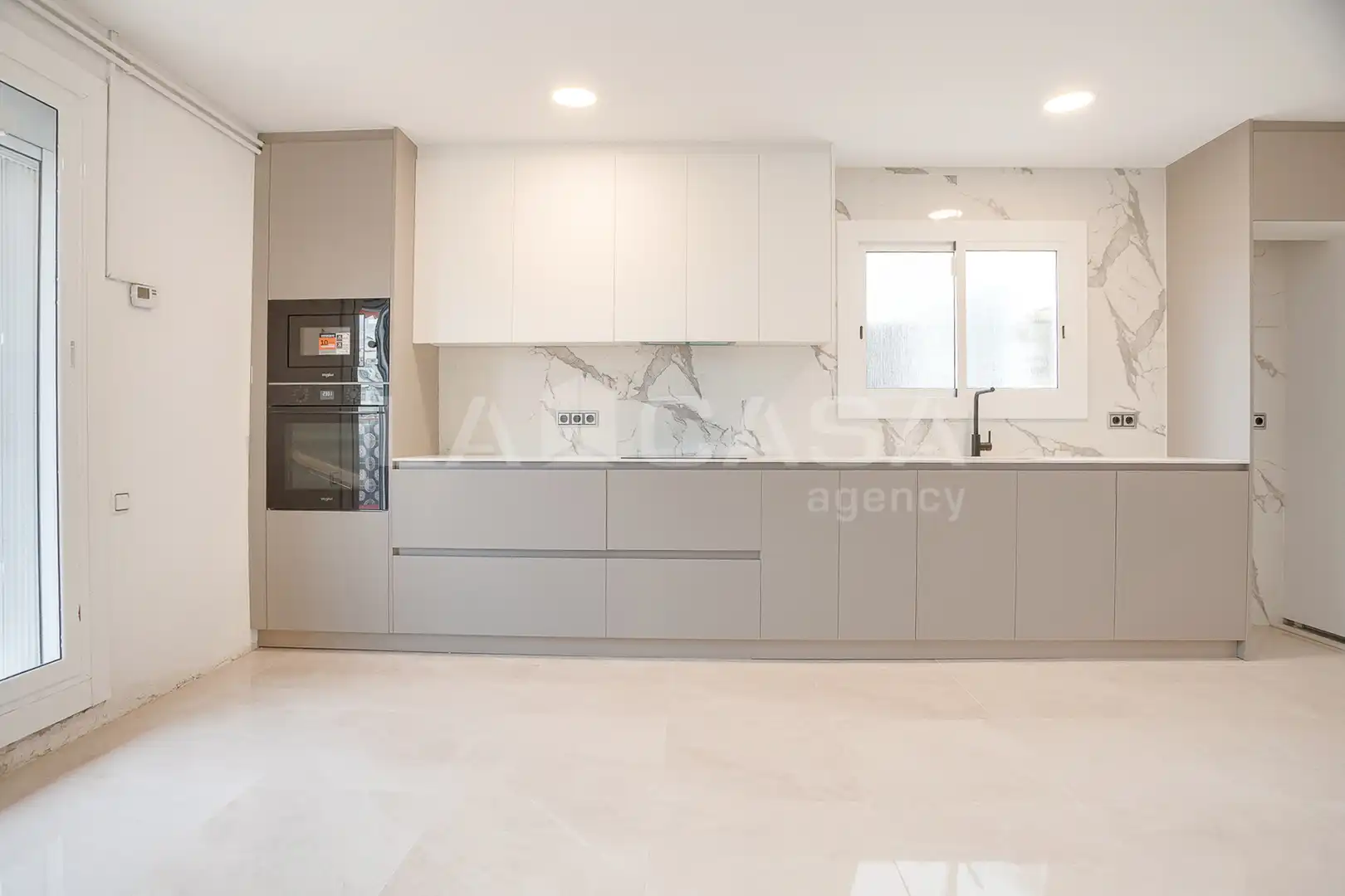 Cocina de Ático en venta en L'Hospitalet de Llobregat con Aire acondicionado, Calefacción y Terraza