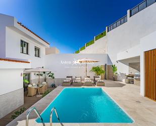 Vista exterior de Casa o xalet en venda en El Rosario amb Aire condicionat, Terrassa i Piscina