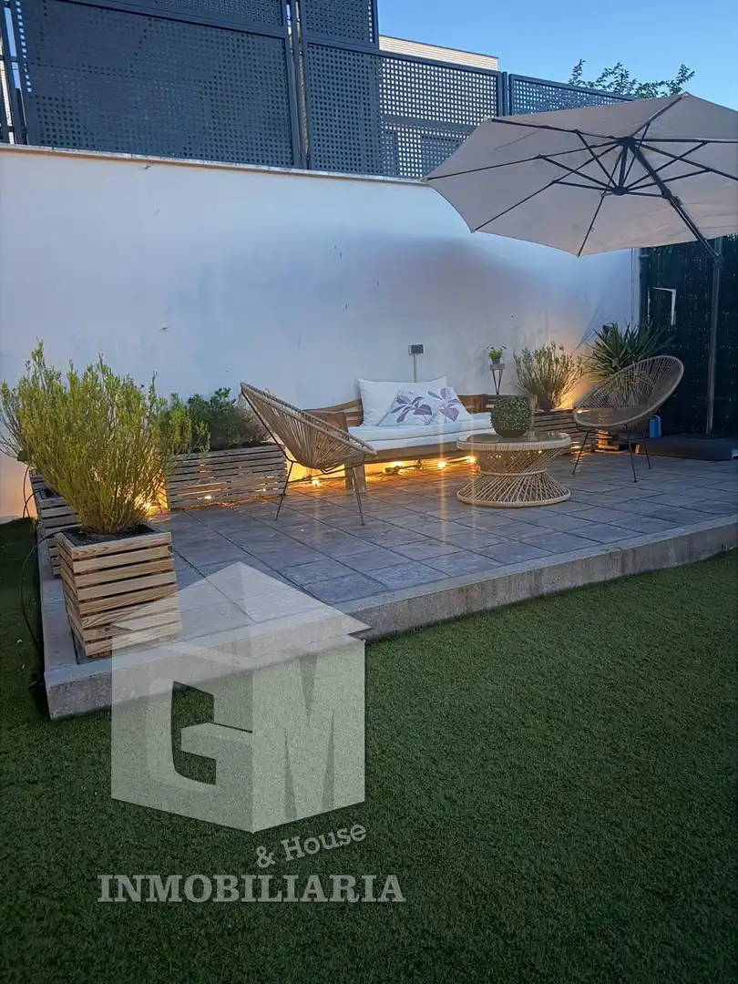 Terrasse von Einfamilien-Reihenhaus zum Verkauf in Arroyomolinos (Madrid) mit Klimaanlage, Heizung und Privatgarten