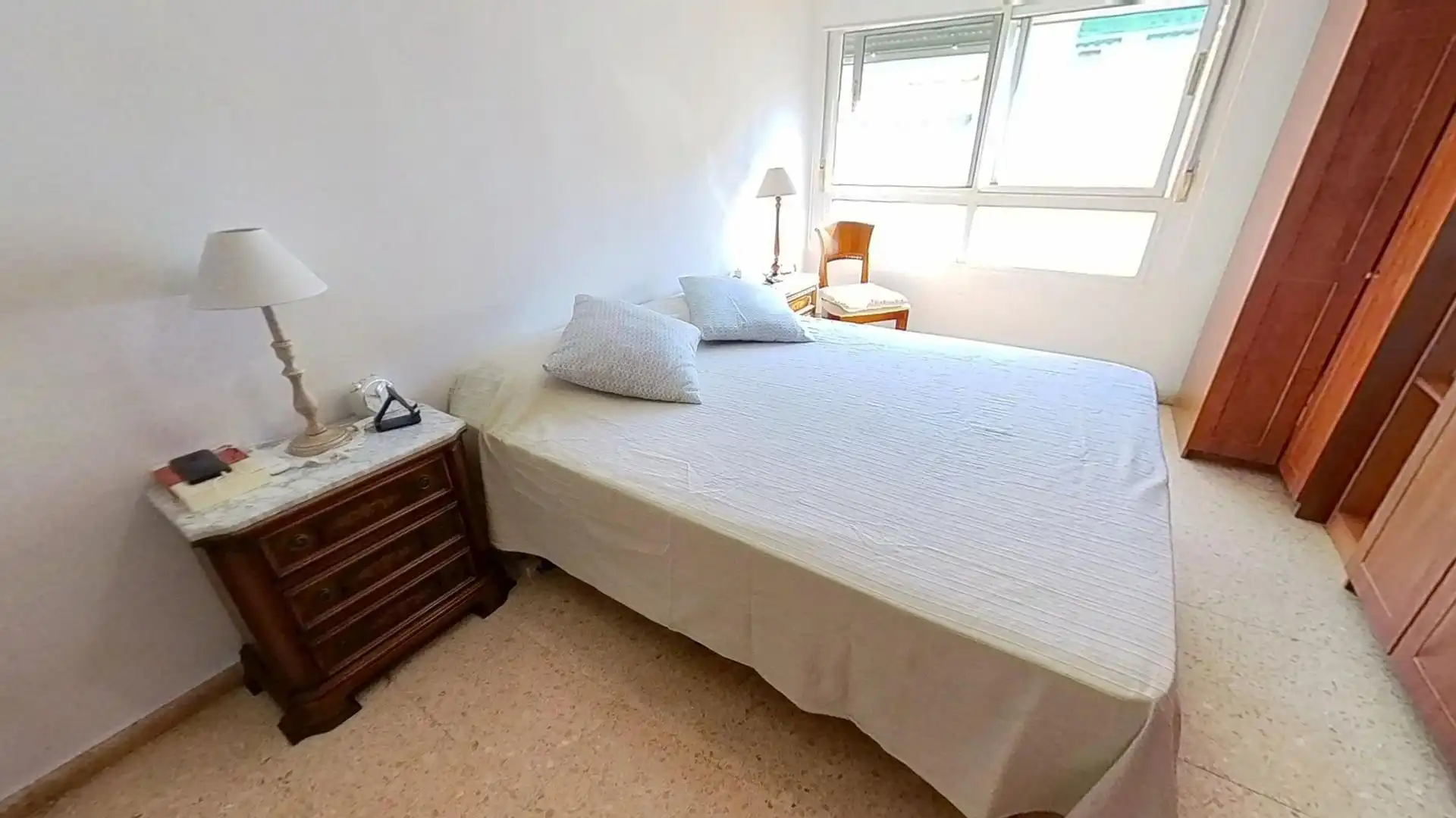 Bedroom of Flat for sale in Valencia  with Air Conditioner and Balcony