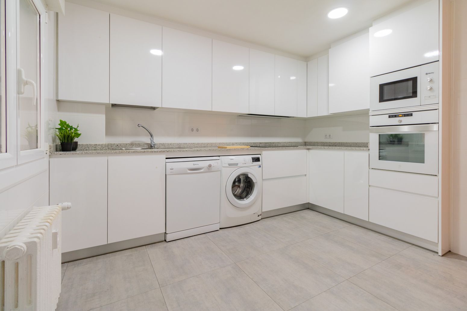 Kitchen of Flat to rent in  Pamplona / Iruña  with Heating, Parquet flooring and Storage room