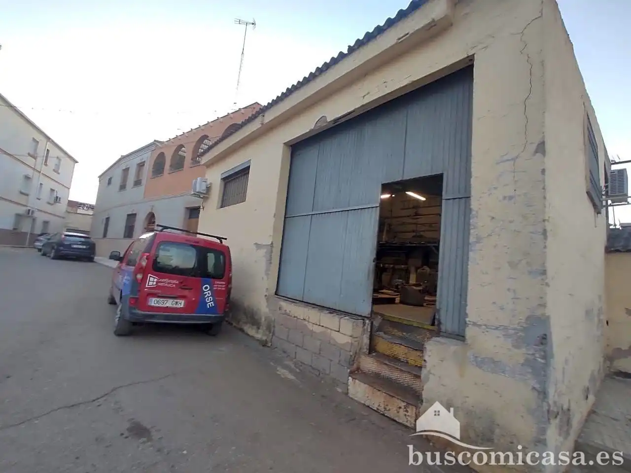 Außenansicht von Fabrikhallen zum Verkauf in Linares