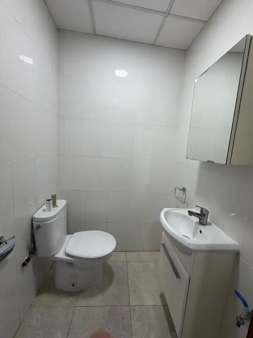 Bany de Local en venda en Sevilla