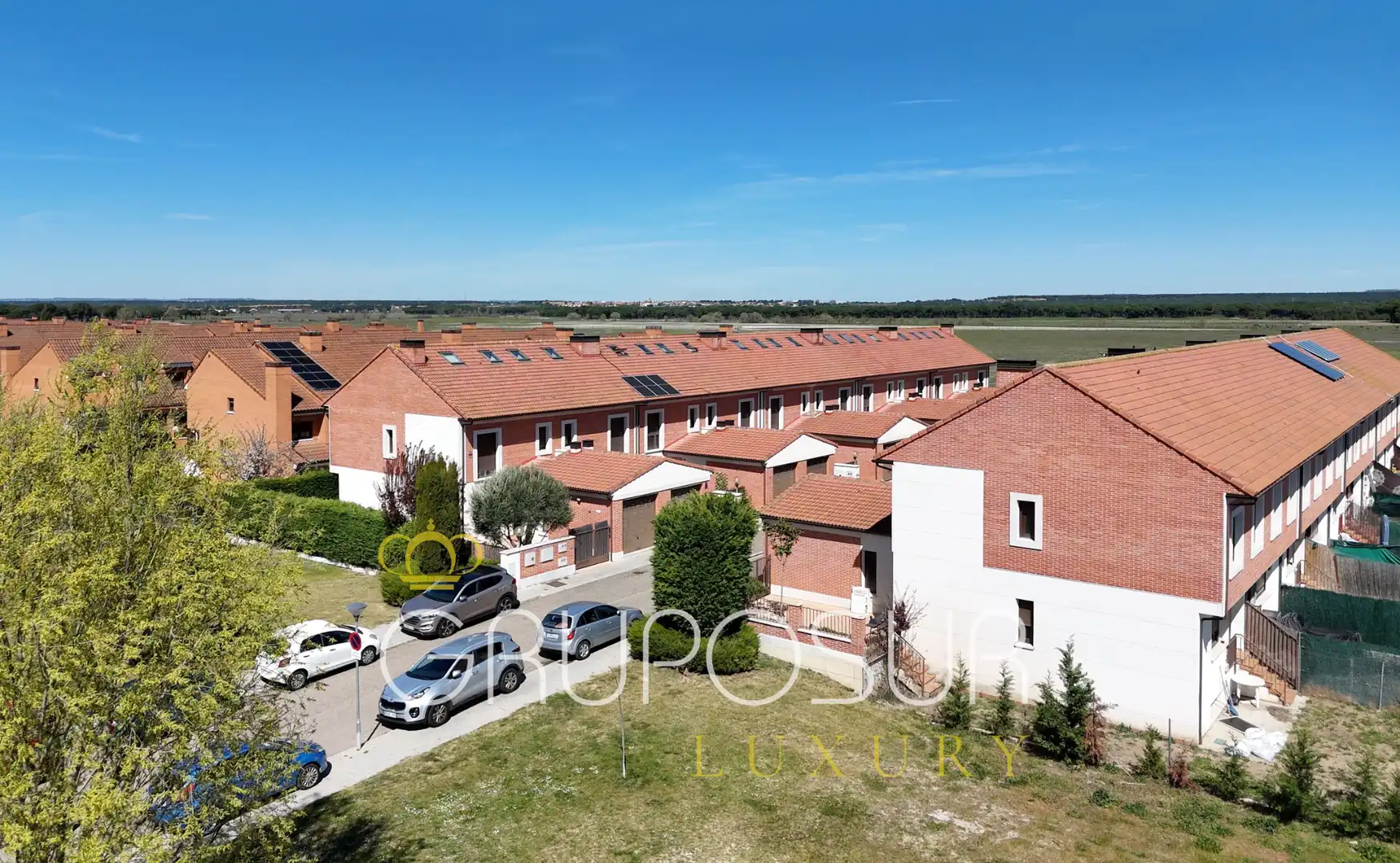 Außenansicht von Einfamilien-Reihenhaus zum Verkauf in Aldeamayor de San Martín mit Heizung, Privatgarten und Parkett