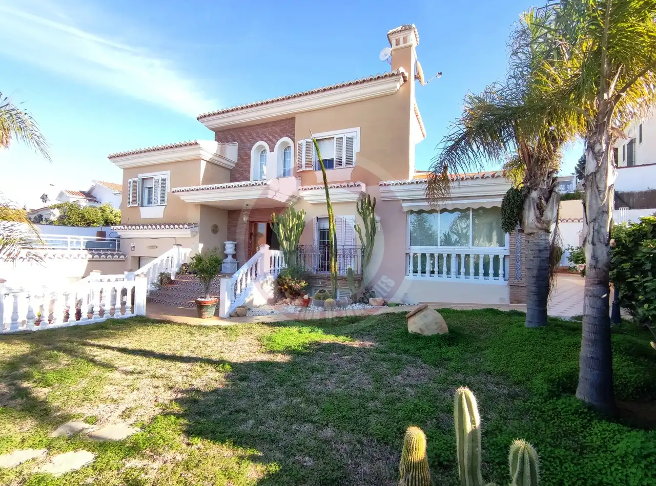 Vista exterior de Casa o chalet en venta en Vélez-Málaga con Aire acondicionado, Jardín privado y Terraza