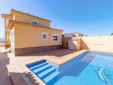 Chalet con balcón en venta en Escandinavia - Cautivador