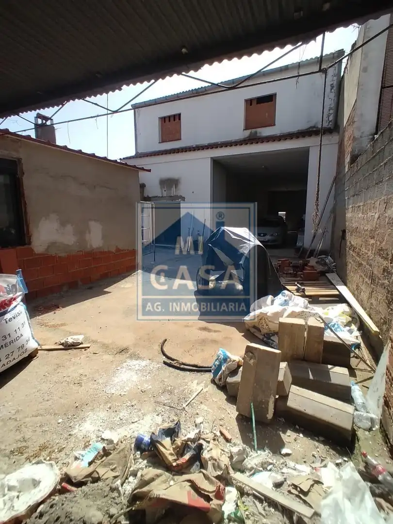 Vista exterior de Casa o xalet en venda en Mérida amb Terrassa