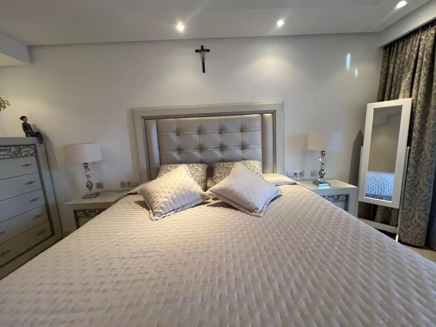 Schlafzimmer von Wohnung zum Verkauf in Estepona mit Klimaanlage, Privatgarten und Terrasse