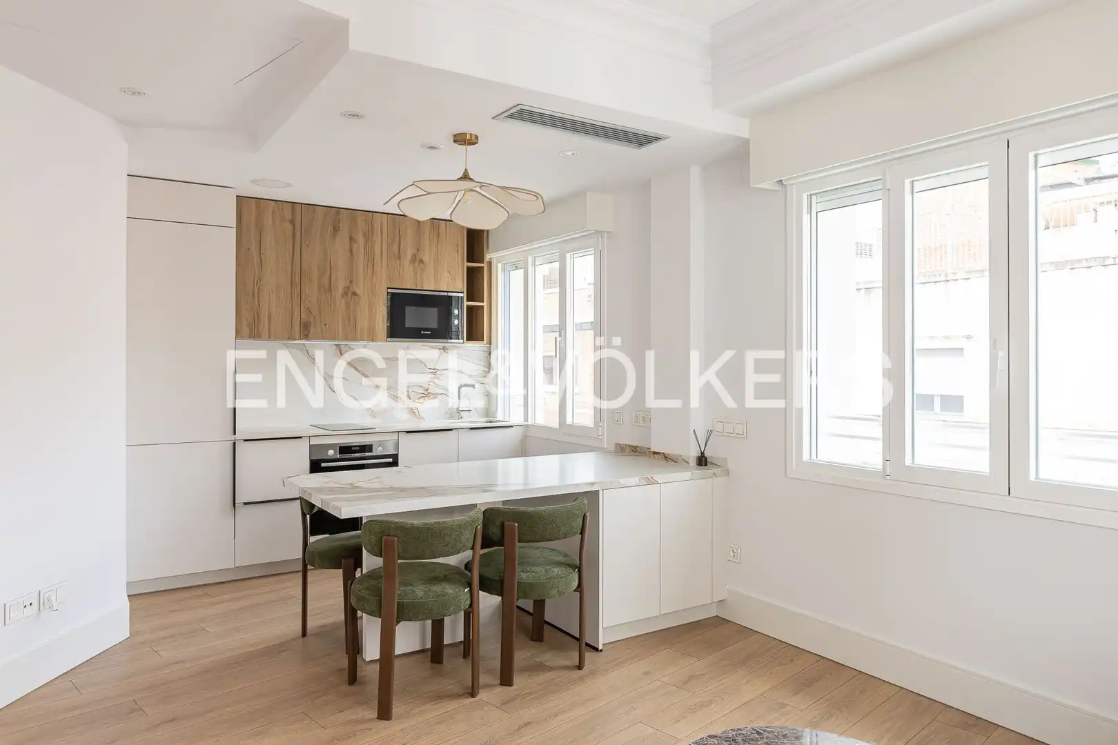 Kitchen of Flat for rent in Madrid  with Air Conditioner, Heating and Storage room