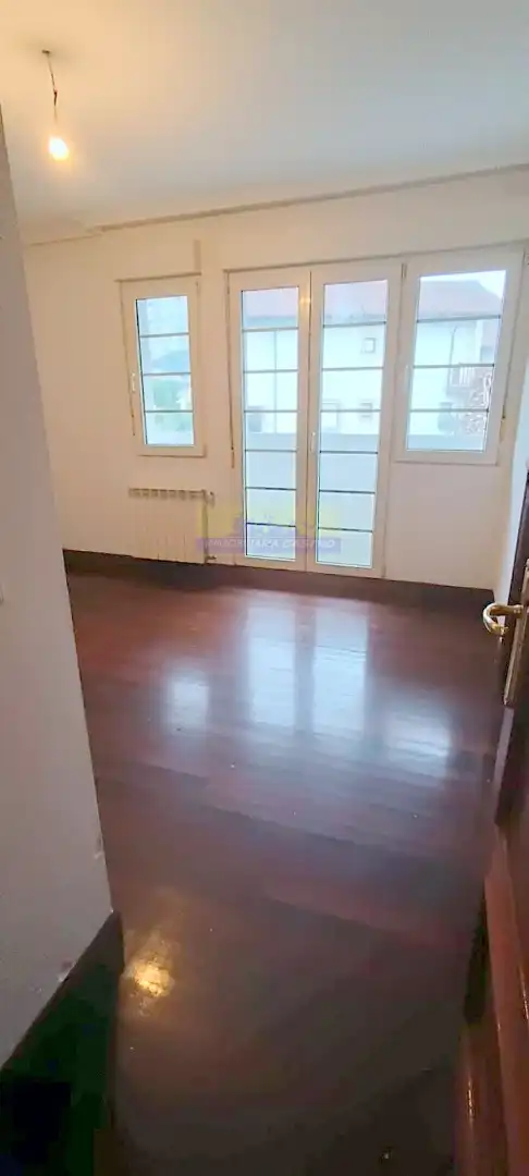 Sala de estar de Casa adosada en venta en Castro-Urdiales