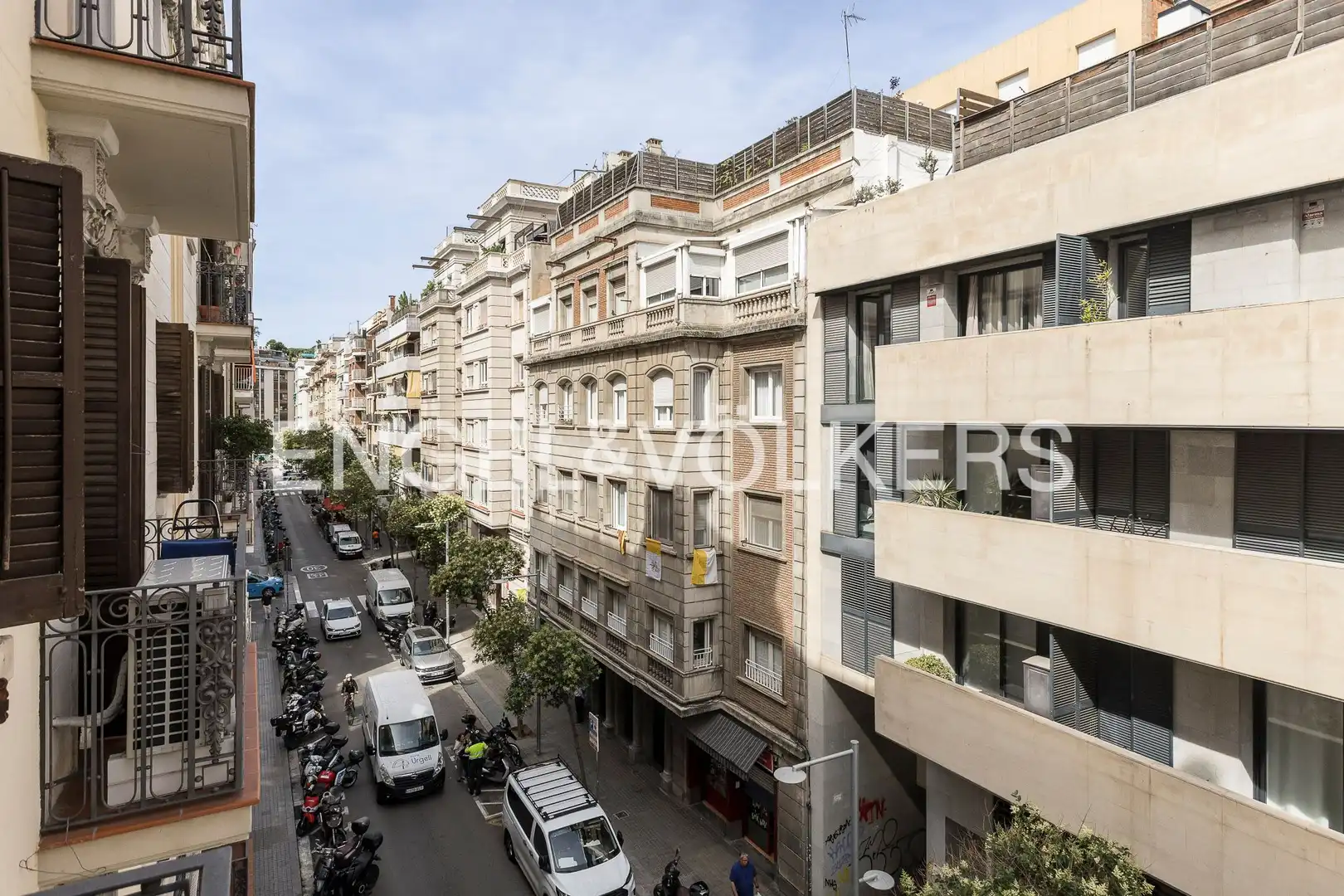 Exterior view of Flat for sale in Barcelona  with Air Conditioner, Heating and Balcony