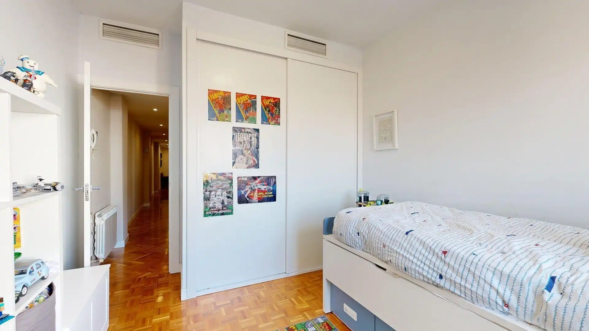 Bedroom of Flat for sale in Zaragoza  with Air Conditioner, Heating and Parquet flooring