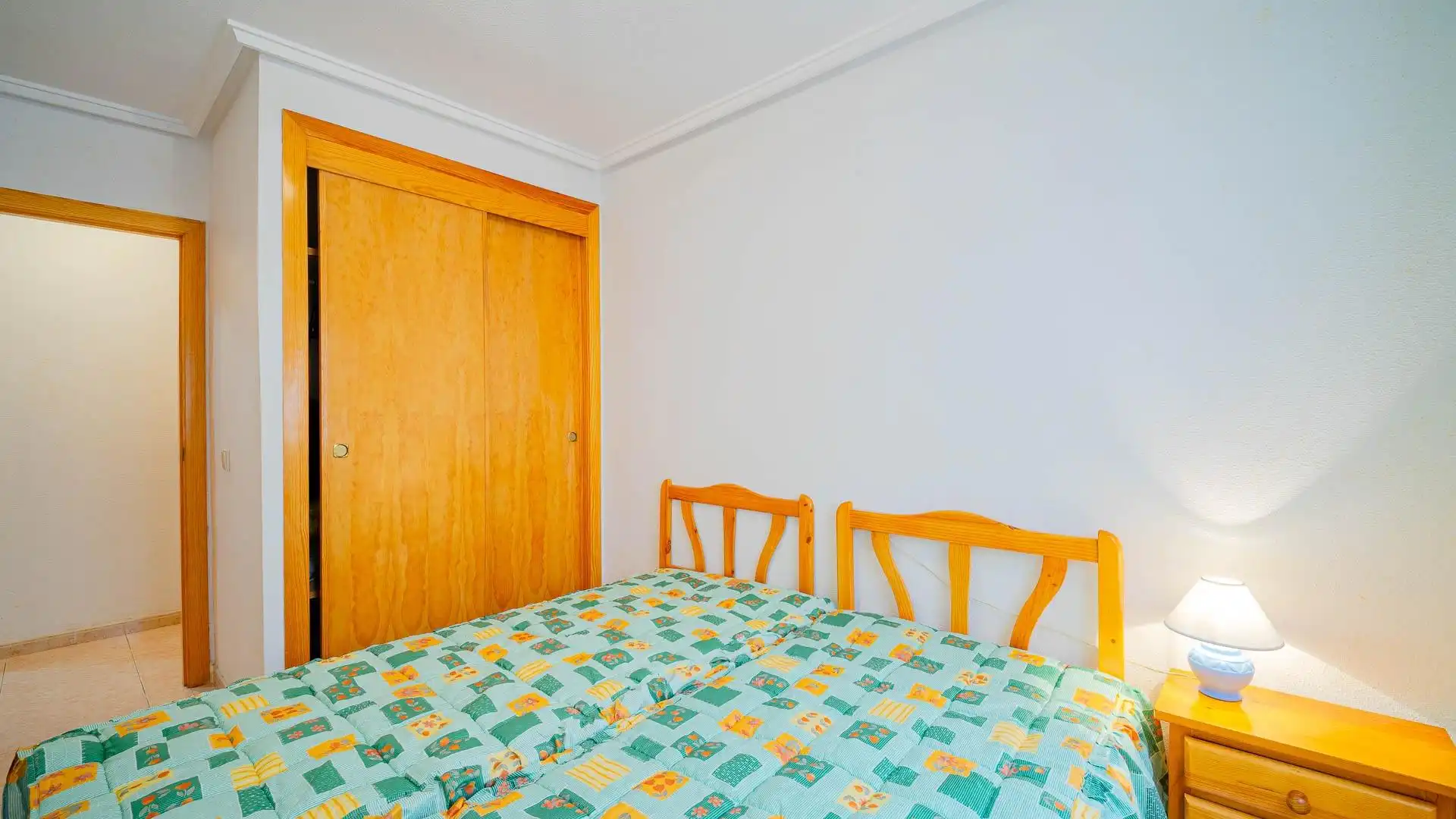 Habitación de Apartamento en venta en Torrevieja con Terraza y Piscina comunitaria