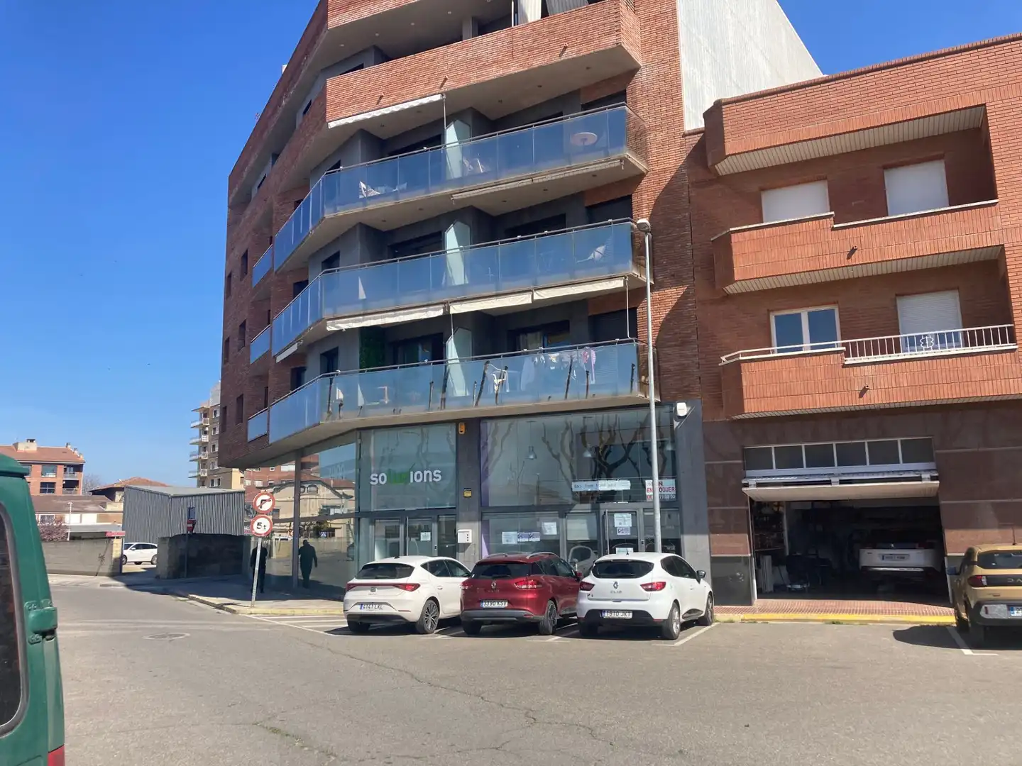 Local de alquiler en Academia, 23