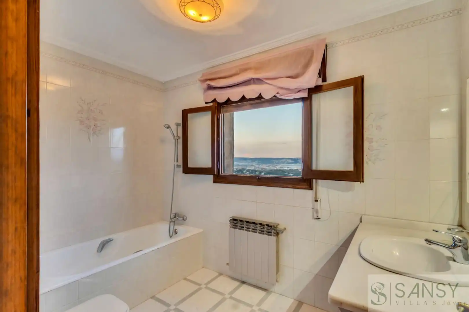 Bathroom of Houses for sale in Jávea / Xàbia  with Heating, Terrace and Storage room