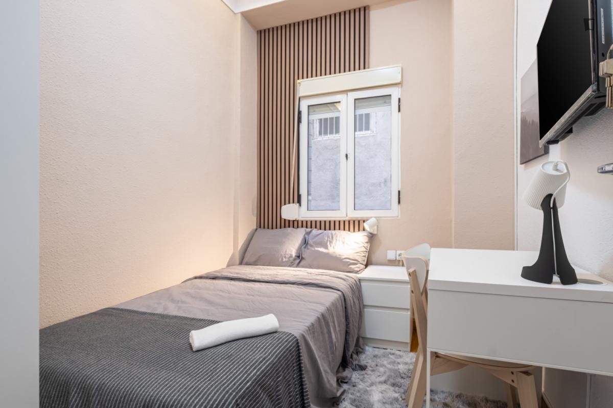 Dormitori de Apartament per a compartir en Alicante / Alacant amb Moblat, Forn i Rentadora