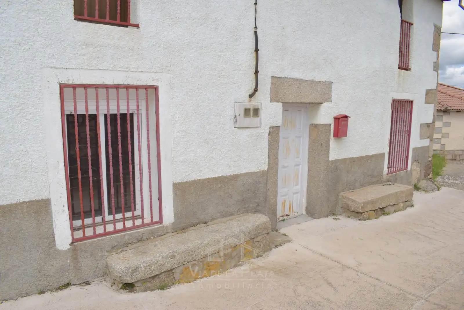 Vista exterior de Casa o xalet en venda en Navamorales amb Calefacció, Terrassa i Traster