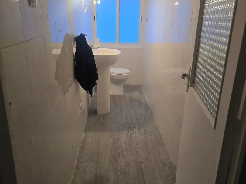 Baño de Local de alquiler en Salamanca con Aire acondicionado