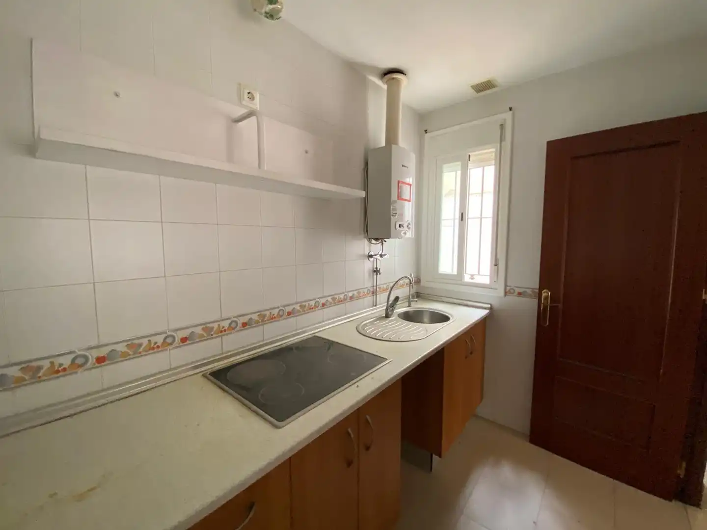Kitchen of Flat for sale in Sanlúcar de Barrameda  with Balcony