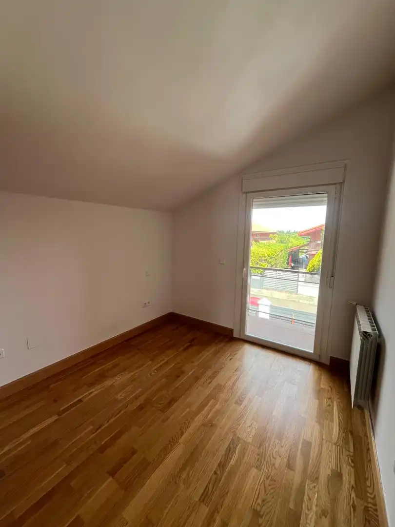 Dormitori de Casa adosada en venda en Renedo de Esgueva amb Calefacció, Jardí privat i Parquet