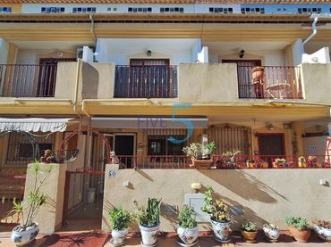 Maison mitoyenne avec balcon à vendre à Orihuela Costa