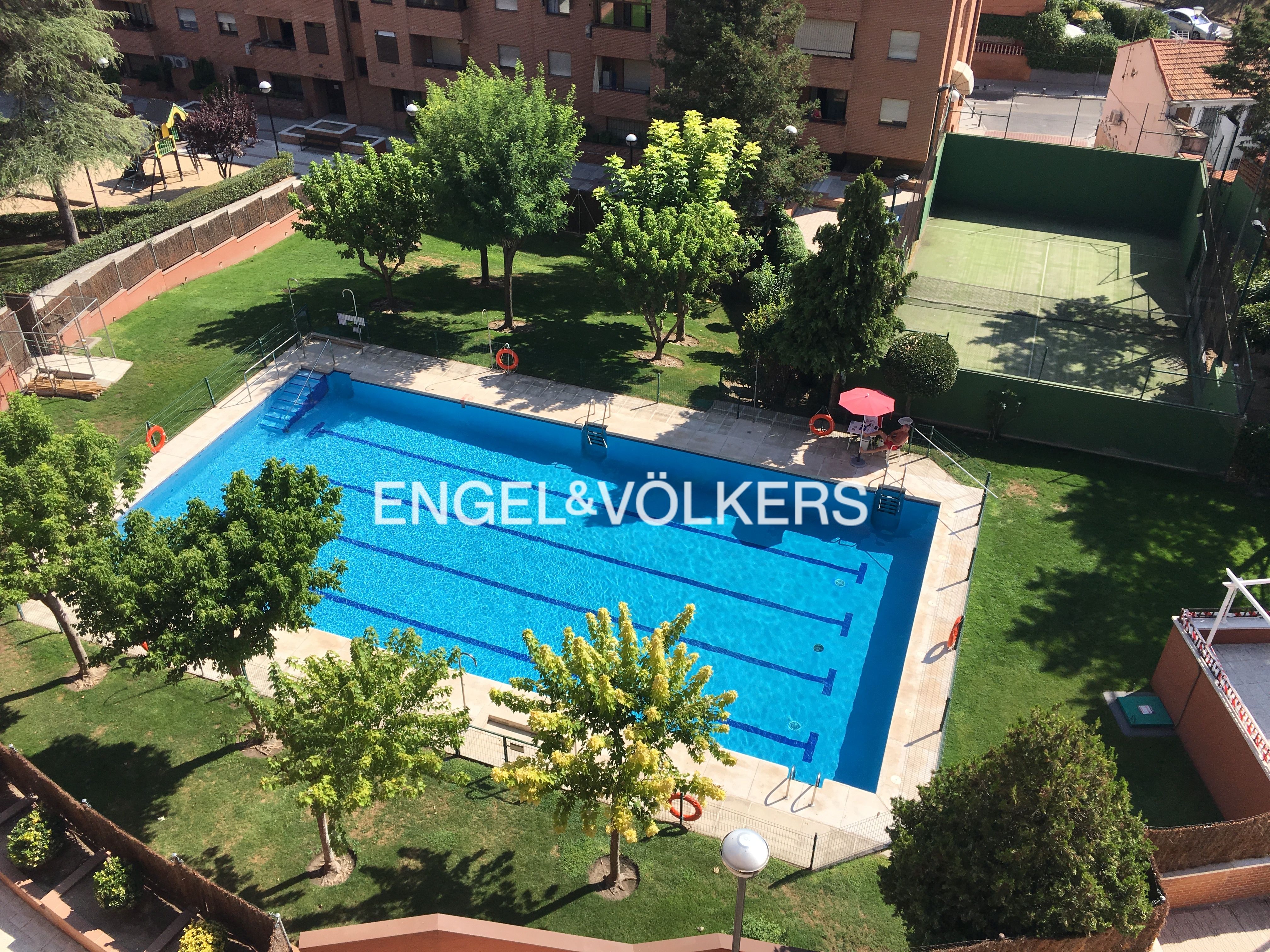 Piscina de Apartament de lloguer en Alcobendas amb Aire condicionat, Calefacció i Parquet