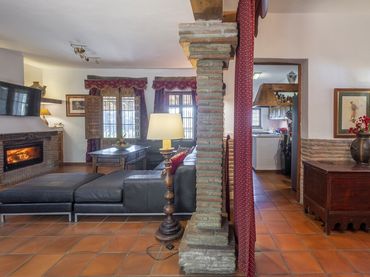 Casa rústica amb piscina en venda a Sayalonga
