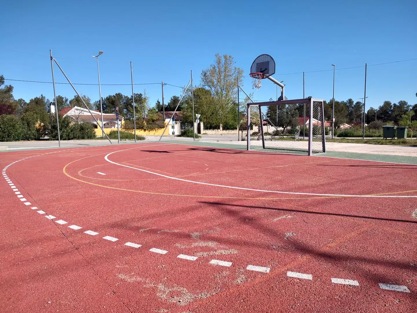 Aparcament de Casa o xalet en venda en Mogente / Moixent amb Aire condicionat, Calefacció i Jardí privat