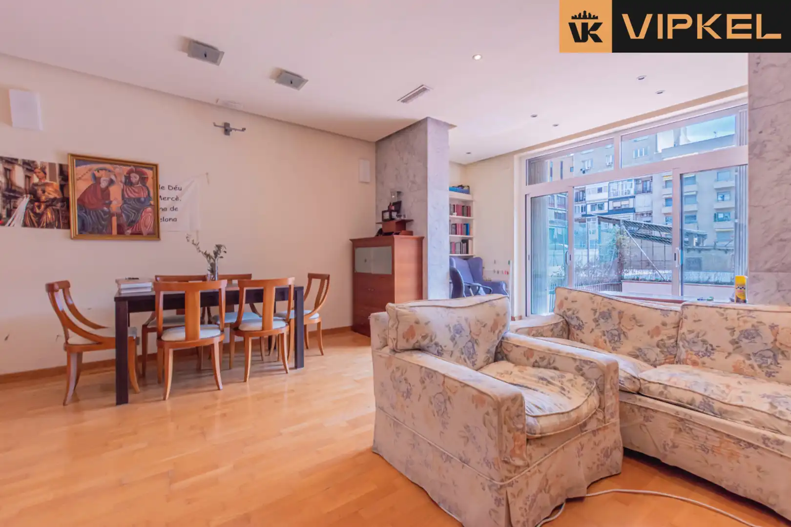 Sala d'estar de Pis en venda en Barcelona amb Aire condicionat, Calefacció i Parquet