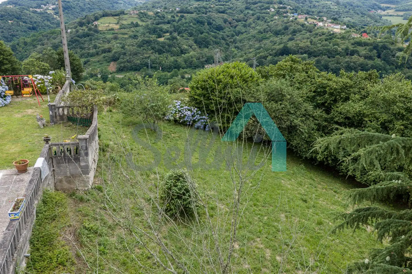 Casa adosada en venda en Langreo amb Calefacció, Jardí privat i Parquet
