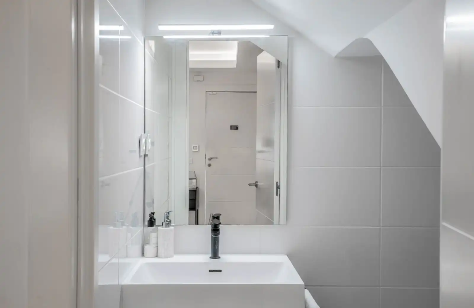 Baño de Casa adosada de alquiler en Marbella con Aire acondicionado, Jardín privado y Trastero