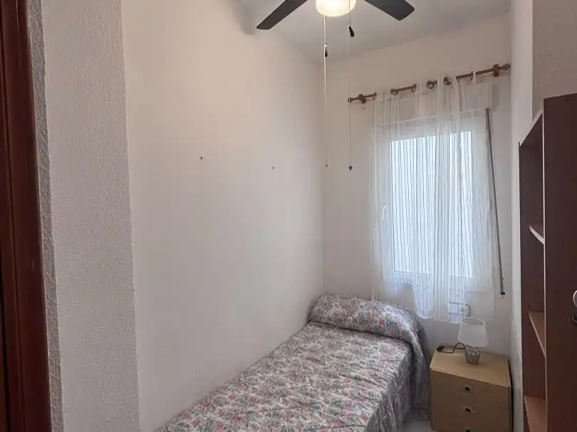 Habitación de Piso en venta en Torrevieja con Terraza y Balcón