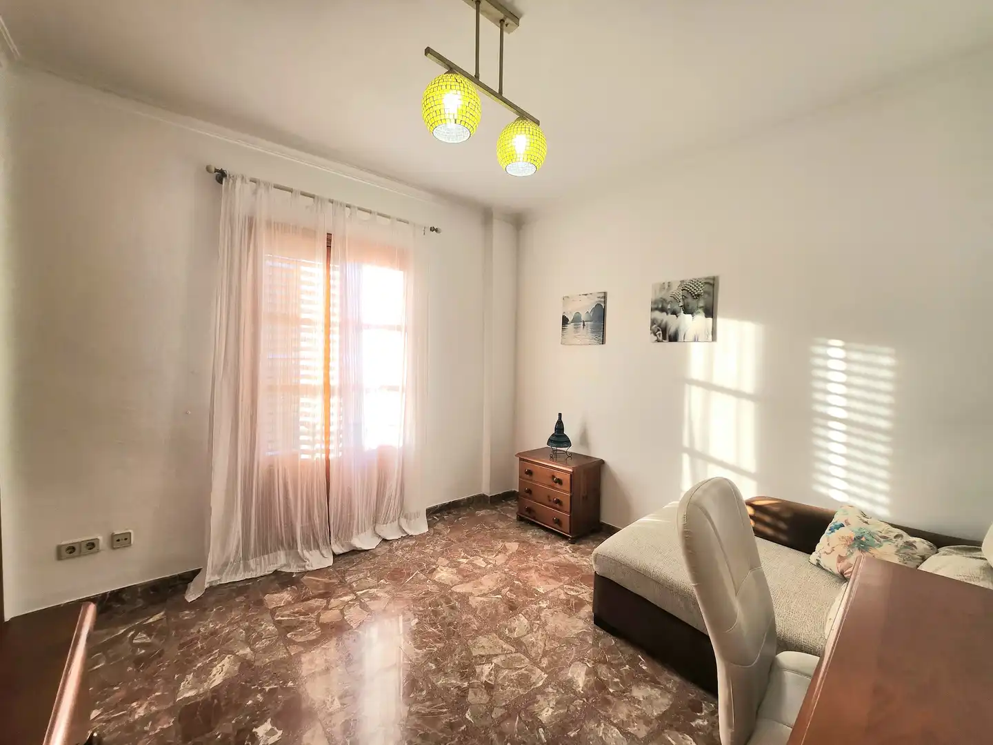 Sala de estar de Casa o chalet en venta en Alcalá de Guadaira con Aire acondicionado, Calefacción y Jardín privado