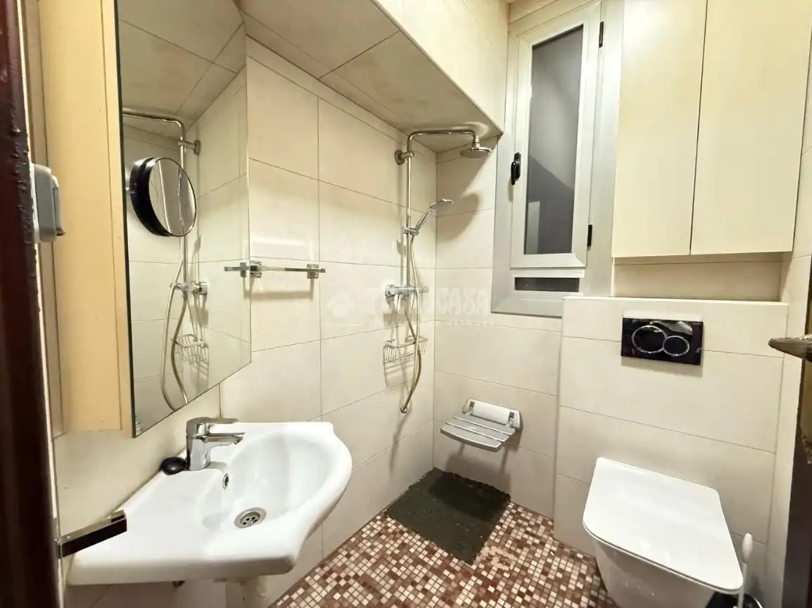 Baño de Piso en venta en Valencia con Aire acondicionado, Calefacción y Amueblado