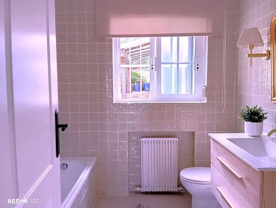 Bany de Casa o xalet en venda en Torrelodones amb Aire condicionat, Calefacció i Jardí privat