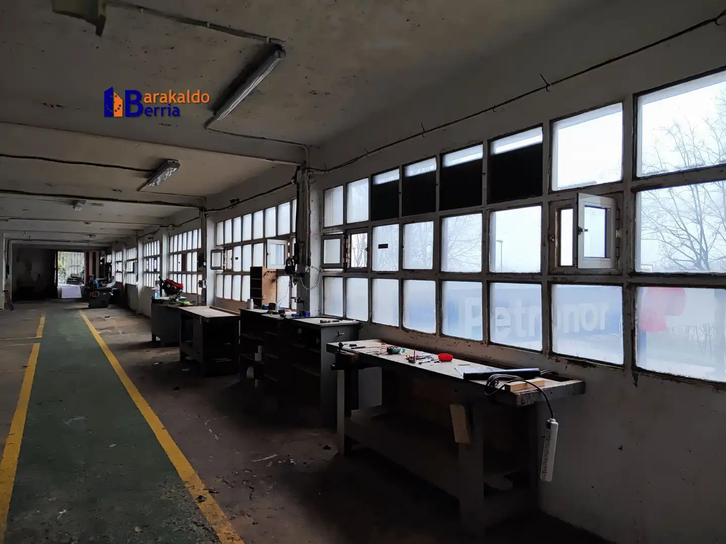 Vista exterior de Nave industrial en venta en Sestao 