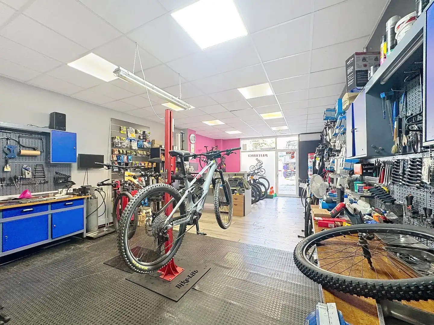 Commercial properties for rent in Paterna