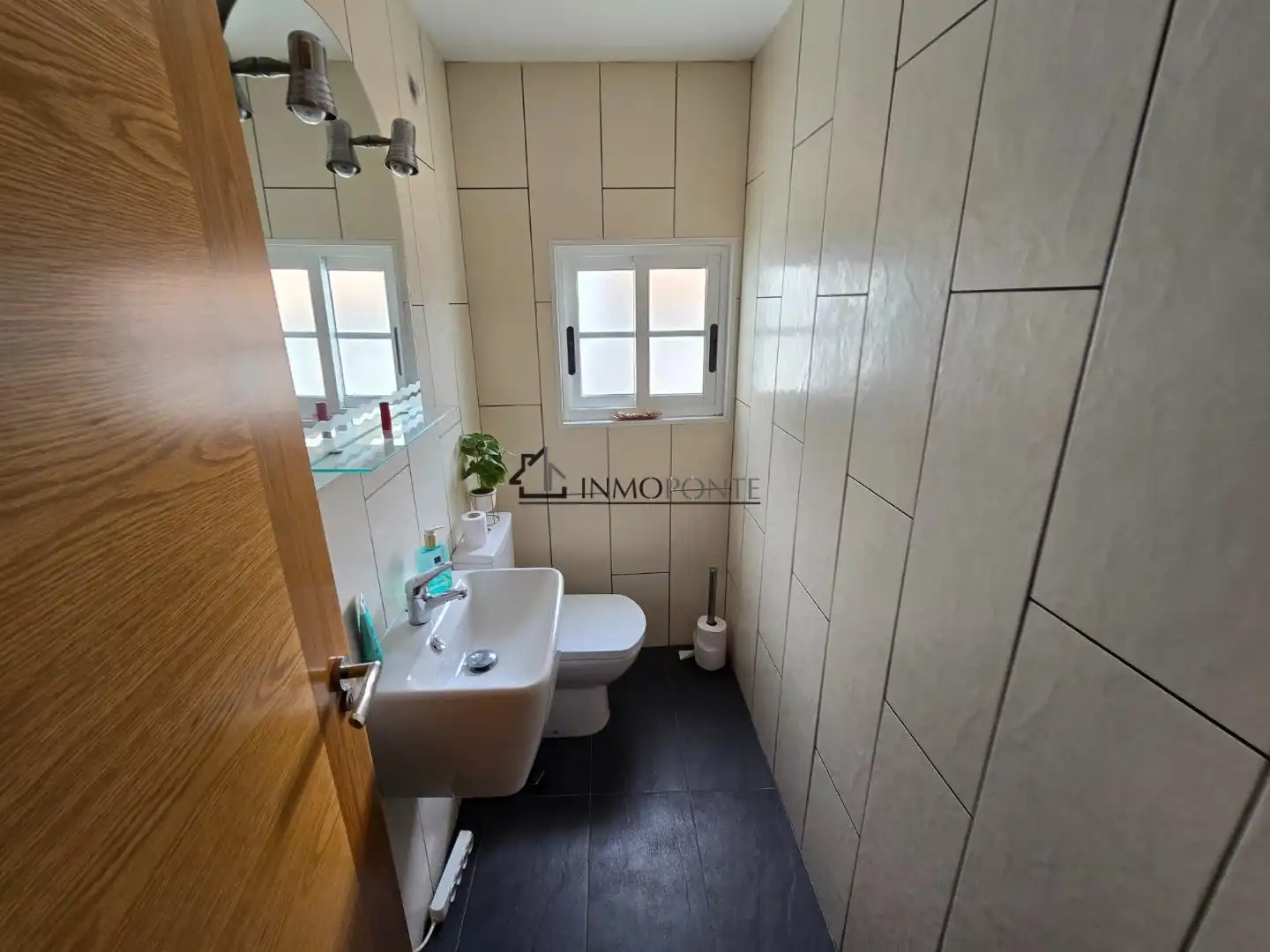 Bathroom of Flat for rent in Pontevedra Capital   with Heating, Terrace and Oven