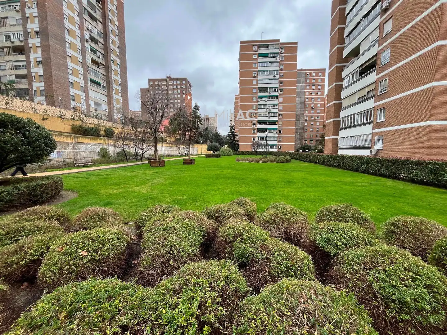 Vista exterior de Piso en venta en Madrid con Calefacción, Terraza y Piscina