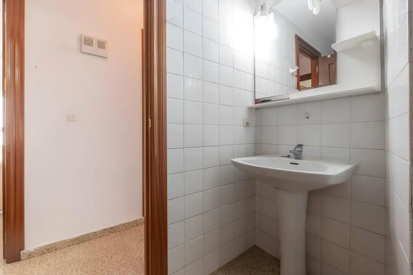 Bathroom of Flat for sale in Granada  with Air Conditioner and Balcony