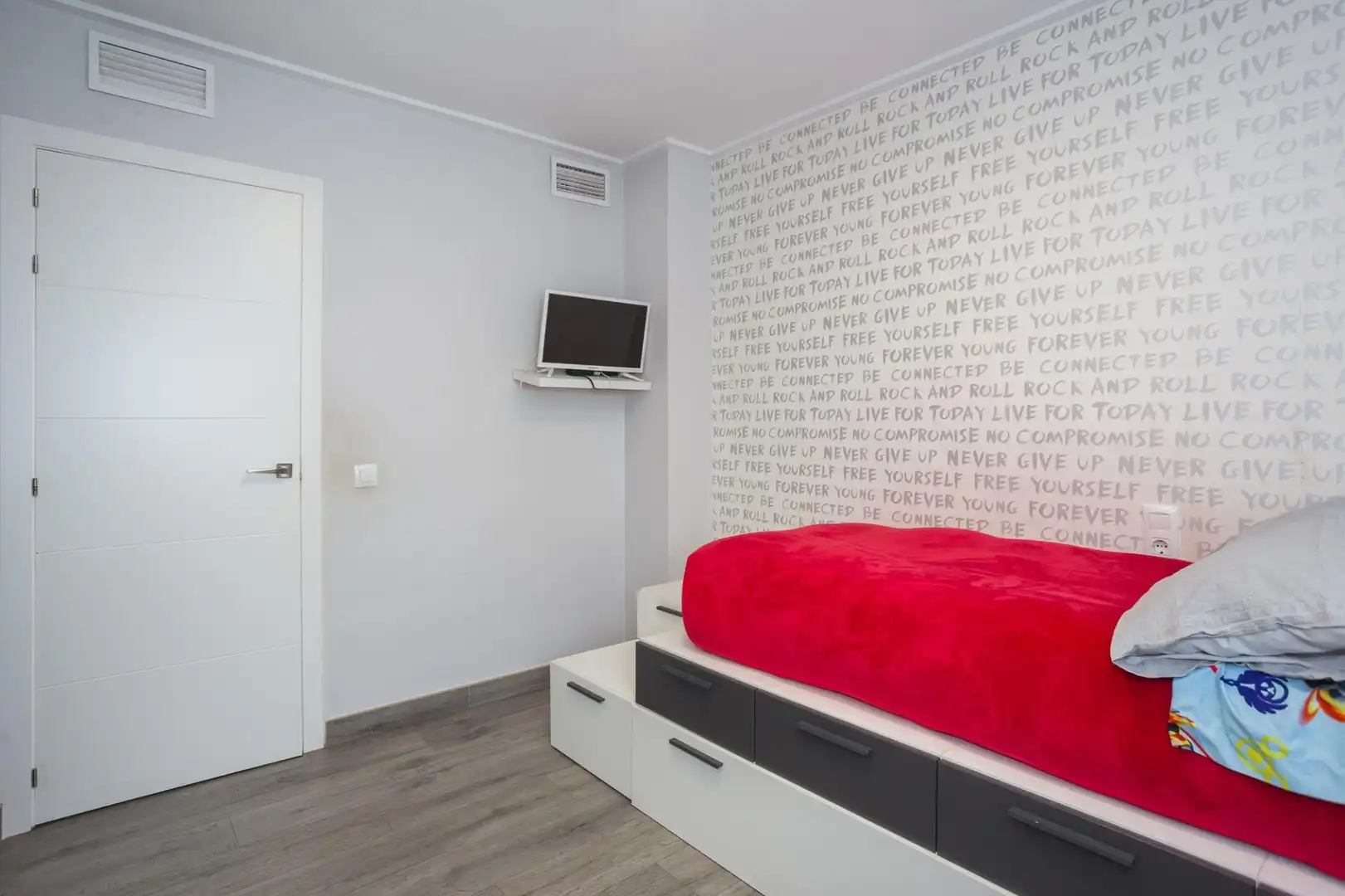 Schlafzimmer von Dachboden zum Verkauf in Gandia mit Klimaanlage, Heizung und Terrasse