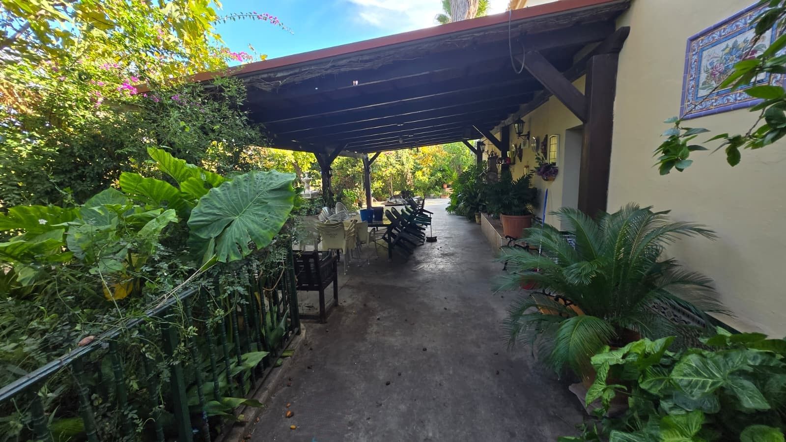 Jardí de Casa o xalet en venda en Alhaurín de la Torre amb Aire condicionat, Jardí privat i Traster